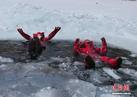 2��5��������ʡ�L������һ�(xi��ng)��(d��)�صı����(xi��ng)Ŀ���������ο�ǰ���w�(y��n)���ڇ�(y��n)������������c��������Ŀ�ļtɫ�����b�䣬��ȻƯ���ڱ���֮�������܄e�µı�ѩ��Ȥ�������� �z